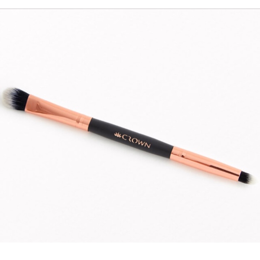Crown Brush Pro Chisel Fluff & Precision Crease